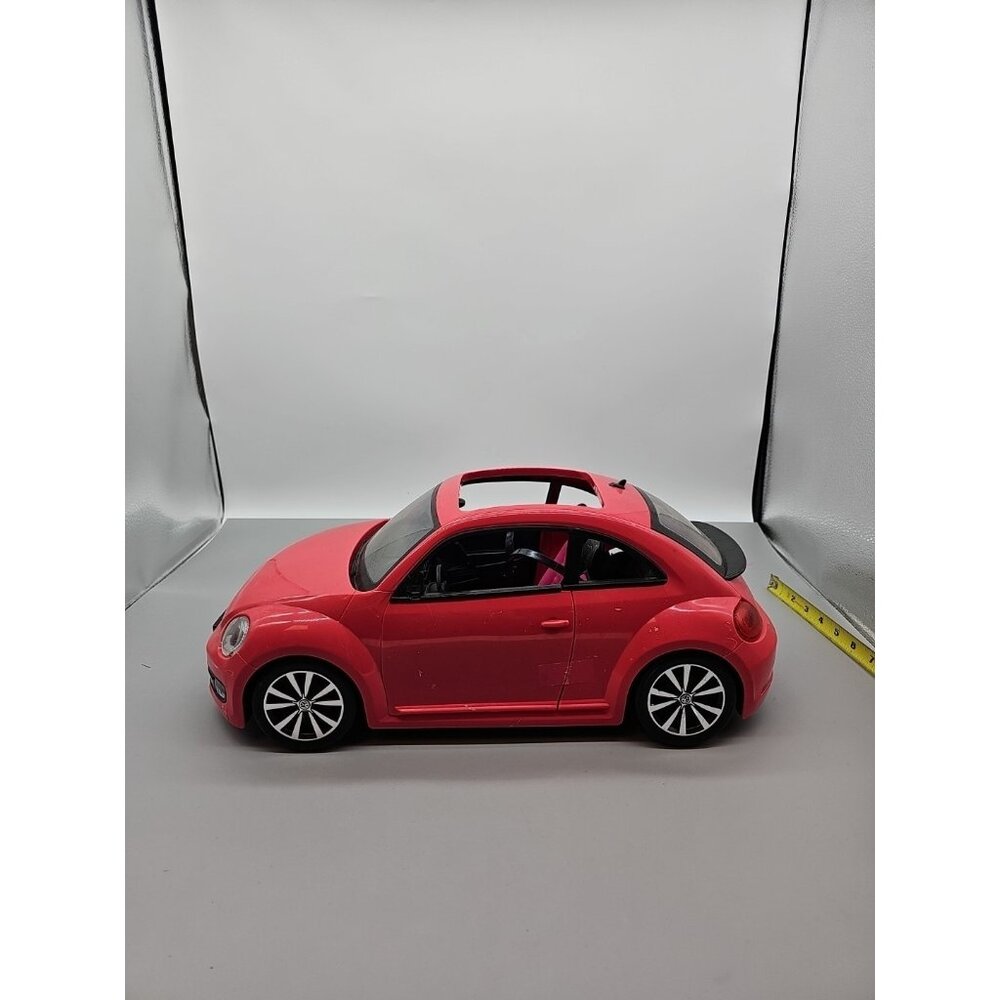 2013 Barbie VOLKSWAGEN VW The Beetle Pink Convertible Toy Car Mattel BJP37